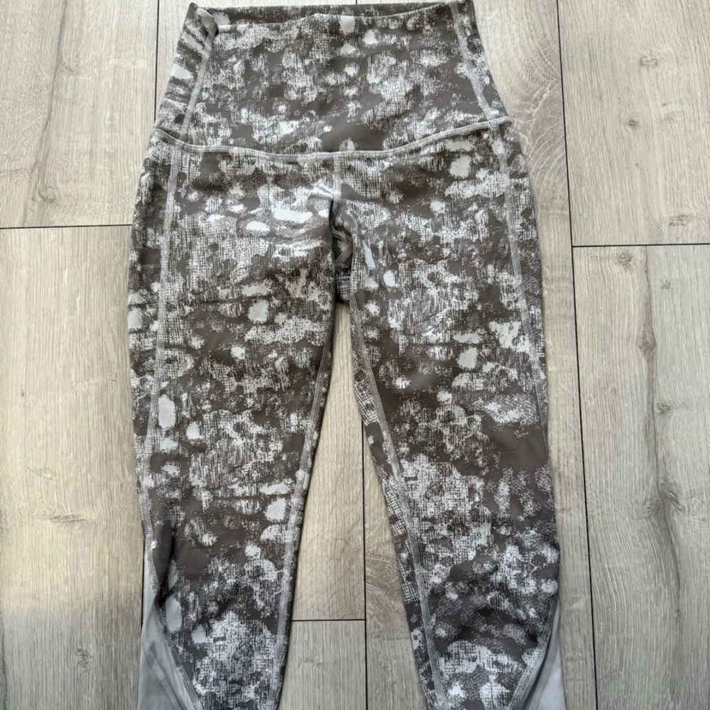 Lululemon Gray and White Patterned Leggings